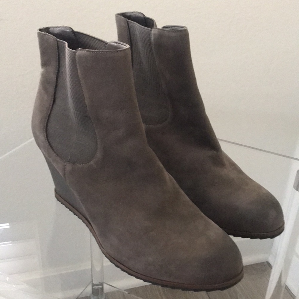 TESORI wedge bootie in Taupe Size 10M